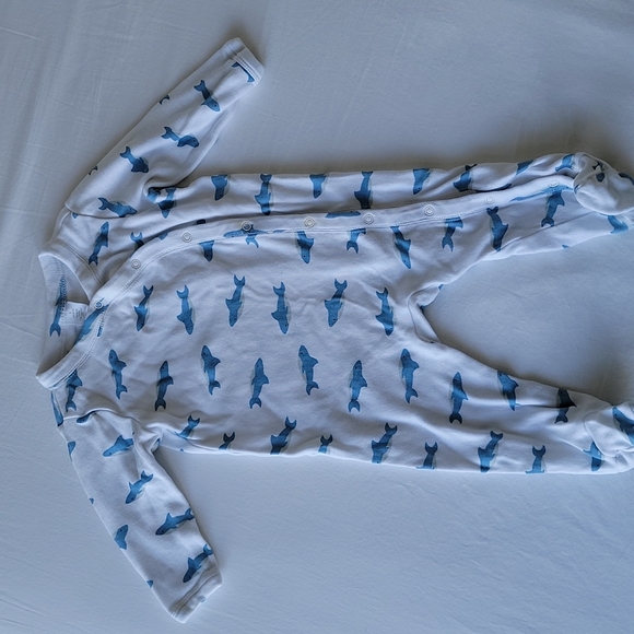 3/$15 Nordstrom Baby Sleeper in Shark Print - Picture 3 of 8